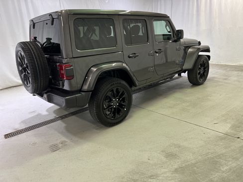 Used 2025 Jeep Wrangler Unlimited Sahara w/ Safety Group AWD/4WD image 6