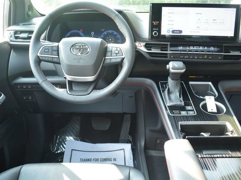 Used 2026 Toyota Sienna XSE AWD/4WD image 3