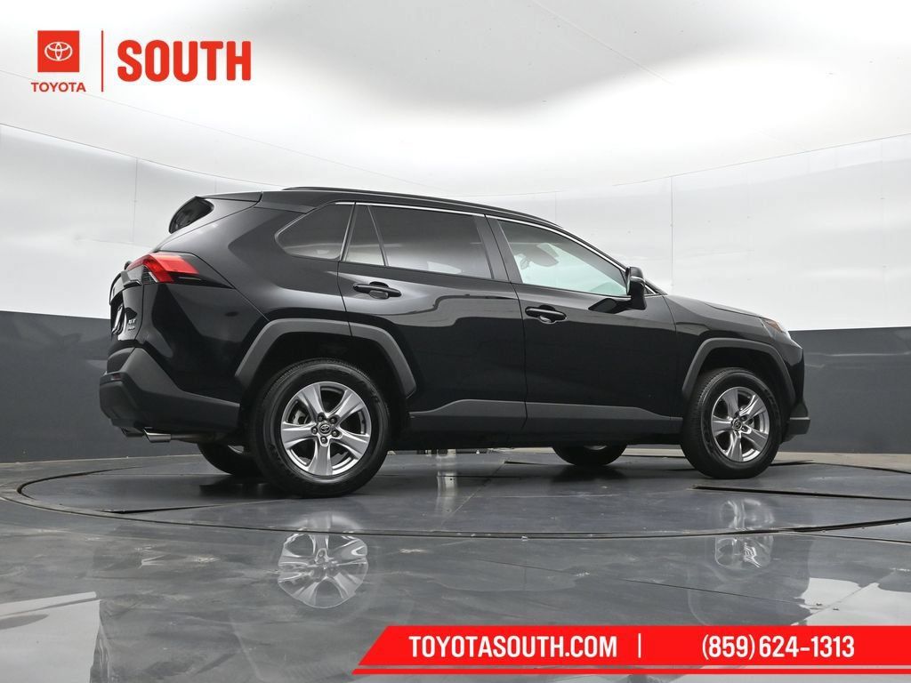 Used 2025 Toyota RAV4 XLE AWD/4WD image 35