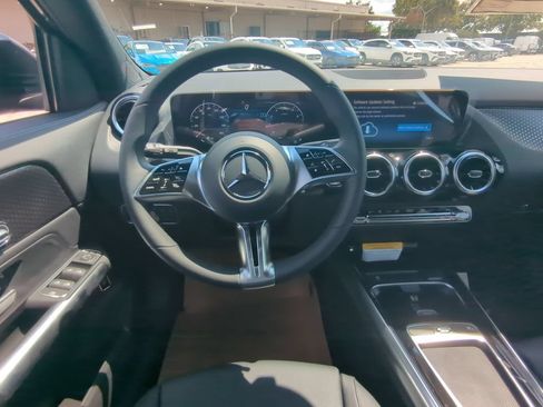 Used 2026 Mercedes-Benz GLA 250 4MATIC image 3