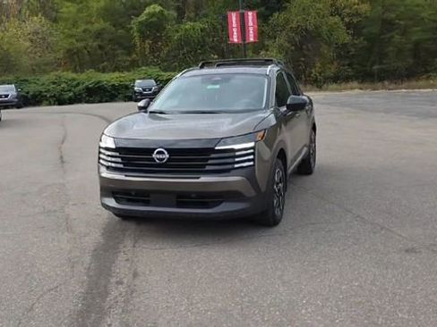 New 2026 Nissan Kicks SV w/ SV Premium Package AWD/4WD image 3