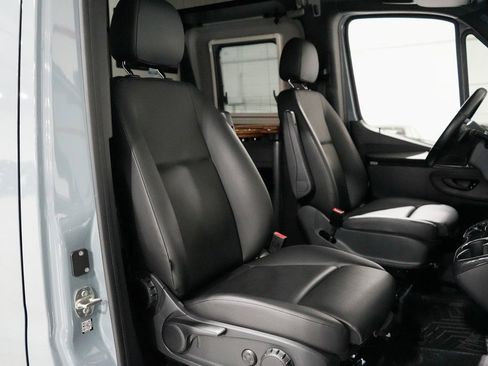 Used 2021 Mercedes-Benz Sprinter 2500 image 16