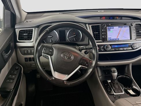 Used 2017 Toyota Highlander XLE AWD/4WD image 17