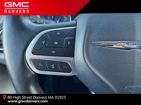 Used 2018 Chrysler Pacifica Touring-L image 12