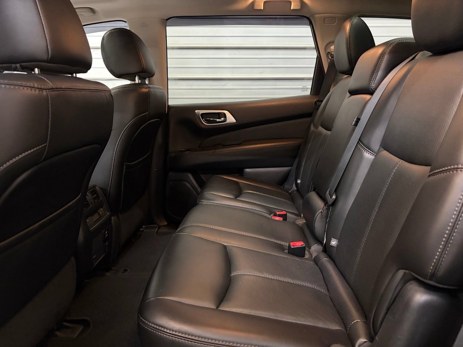 Used 2017 Nissan Pathfinder Platinum w/ Cargo Package AWD/4WD image 23