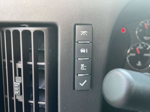 Used 2021 Chevrolet Express 4500 Extended w/ Power Convenience Package RWD image 18