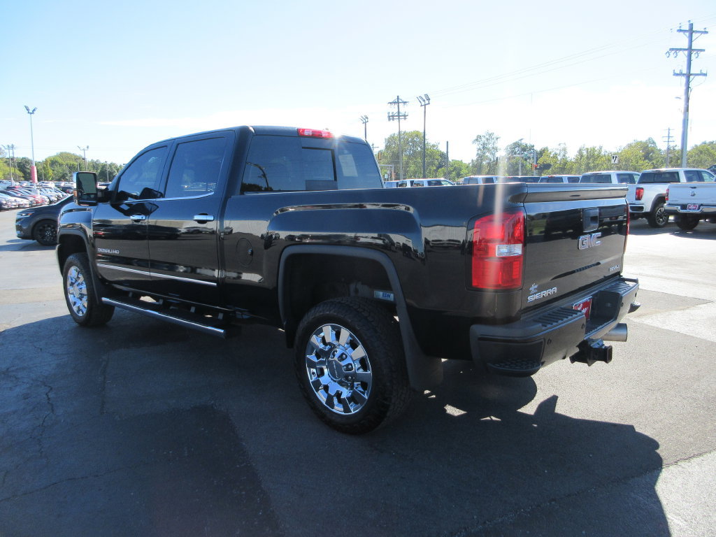 Used 2019 GMC Sierra 2500 Denali w/ Duramax Plus Package AWD/4WD image 9