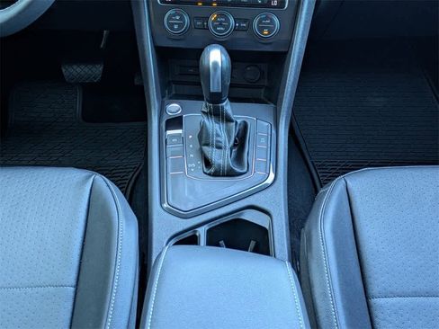 Used 2021 Volkswagen Tiguan SE w/ Panoramic Sunroof Package image 24