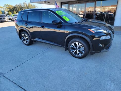 Used 2021 Nissan Rogue SV w/ Premium Package image 6