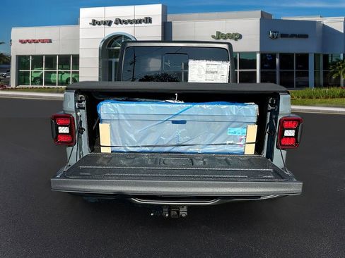 New 2025 Jeep Gladiator Rubicon w/ Dual Top Group image 28