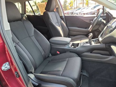 Used 2025 Subaru Outback Premium AWD/4WD image 31