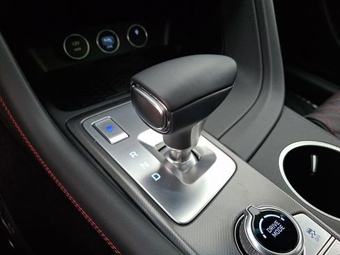 Used 2025 Genesis G70 3.3T Advanced image 17