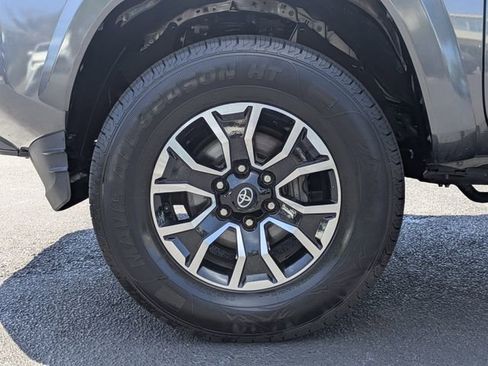 Used 2022 Toyota Tacoma TRD Sport w/ Technology Package AWD/4WD image 11