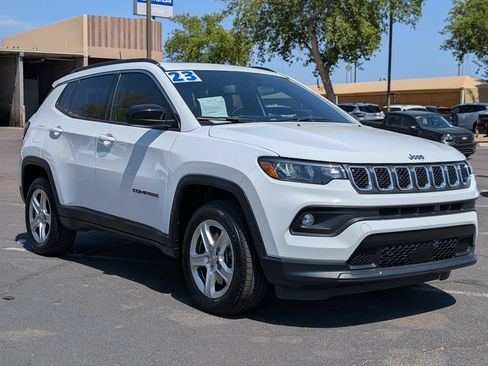 Used 2023 Jeep Compass Latitude w/ Sun and Sound Group AWD/4WD image 3