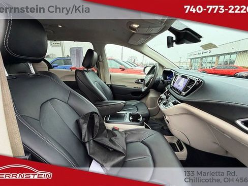 Used 2023 Chrysler Pacifica Touring-L w/ Road Tripper Package image 26