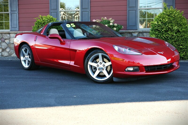 Used 2005 Chevrolet Corvette Coupe w/ Preferred Equipment Group RWD image 9