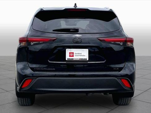 Certified 2024 Toyota Highlander XLE FWD image 5