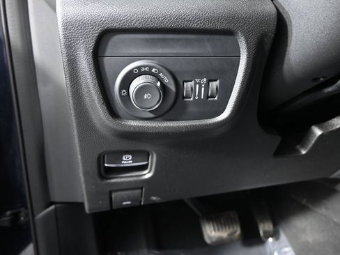 Used 2023 Jeep Grand Cherokee Limited image 24