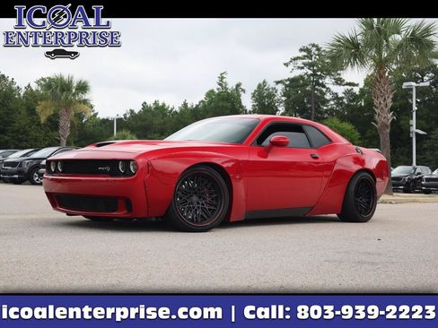 Used 2016 Dodge Challenger SRT Hellcat RWD image 1