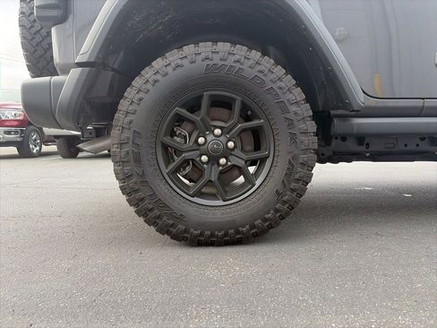 Used 2025 Jeep Wrangler Willys image 9