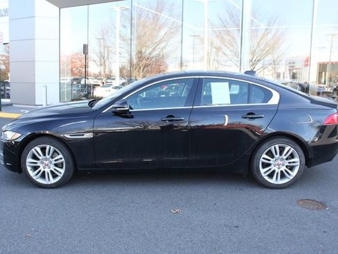 Used 2019 Jaguar XE Prestige image 3