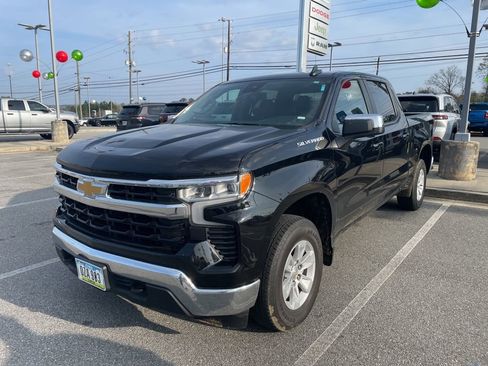 Used 2025 Chevrolet Silverado 1500 LT image 3