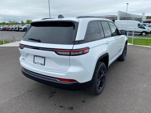 Used 2026 Jeep Grand Cherokee Altitude AWD/4WD image 4