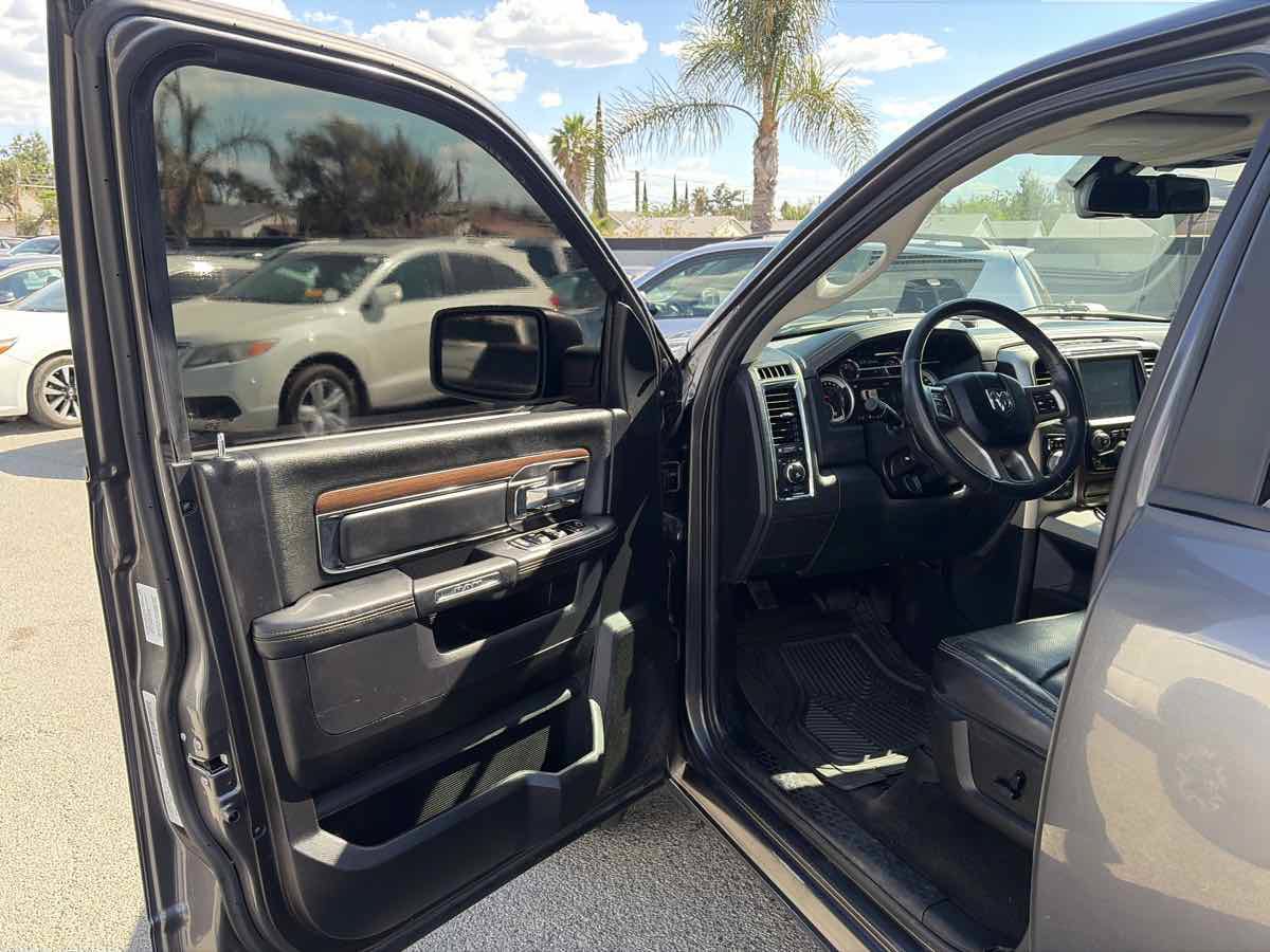 Used 2016 RAM 1500 Laramie w/ Convenience Group AWD/4WD image 6