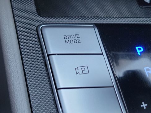 Certified 2025 Hyundai Elantra Sport FWD image 17