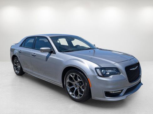 Used 2018 Chrysler 300 S w/ 300S Premium Group image 3