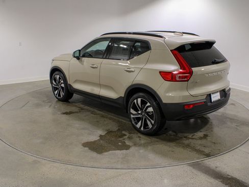 New 2026 Volvo XC40 B5 Ultra w/ Climate Package image 3