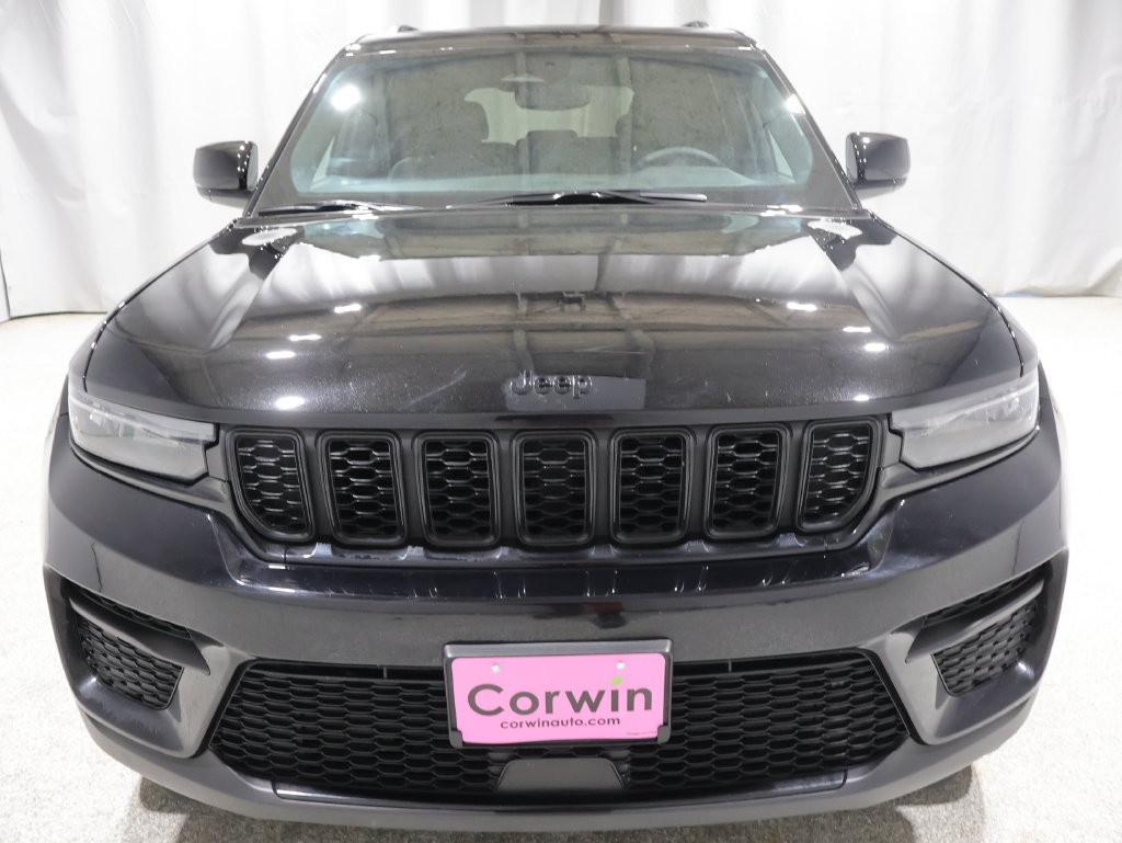 Used 2023 Jeep Grand Cherokee Altitude AWD/4WD image 8
