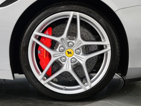 Used 2017 Ferrari California T RWD image 39