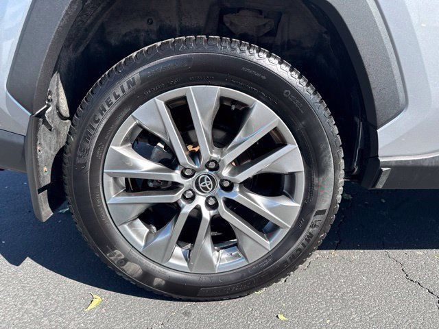 Used 2022 Toyota RAV4 XLE Premium AWD/4WD image 9