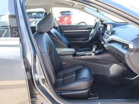 Used 2024 Nissan Altima 2.5 SR FWD image 22