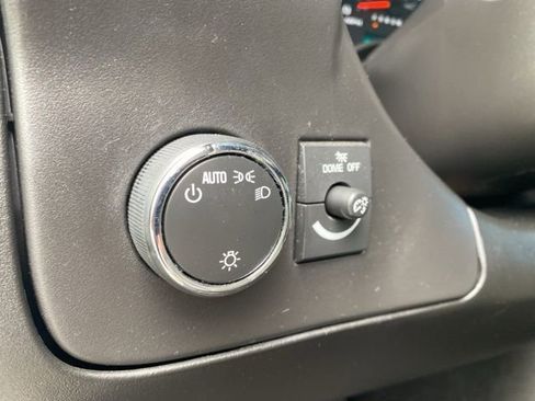 Used 2018 Chevrolet Express 2500 RWD image 15