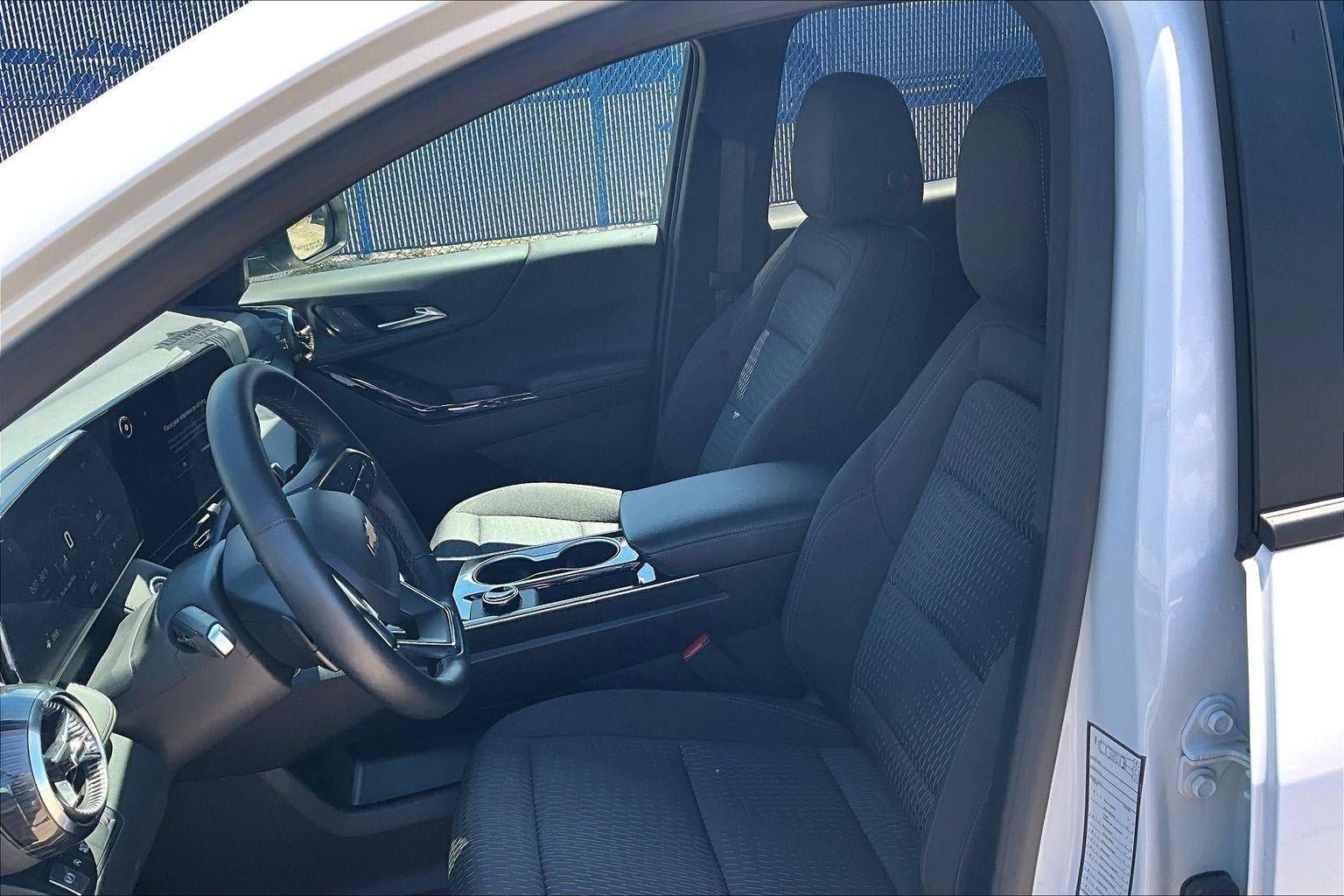 Used 2026 Chevrolet Equinox LT FWD image 25