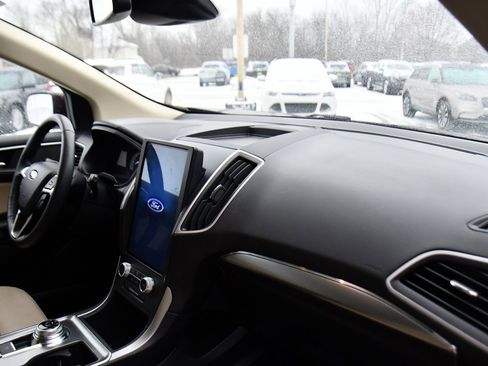 Used 2022 Ford Edge SEL w/ Convenience Package image 15