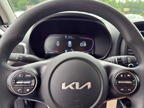 Used 2024 Kia Soul LX w/ Option Group 015 FWD image 18