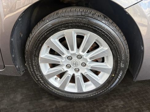 Used 2013 Toyota Sienna XLE image 41