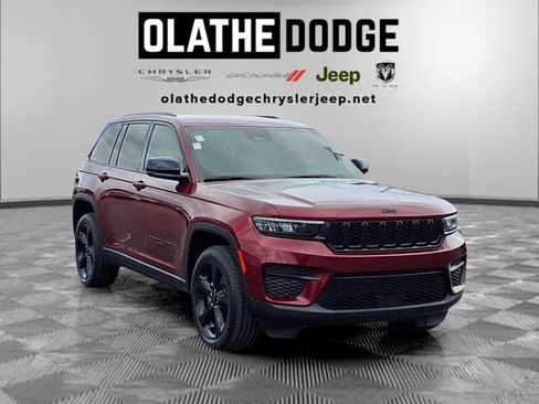 Used 2023 Jeep Grand Cherokee Altitude AWD/4WD image 29