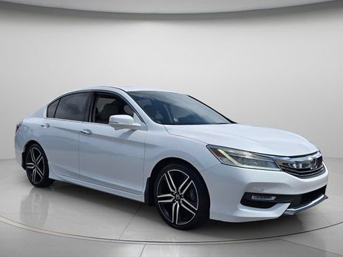 Used 2017 Honda Accord Touring image 9