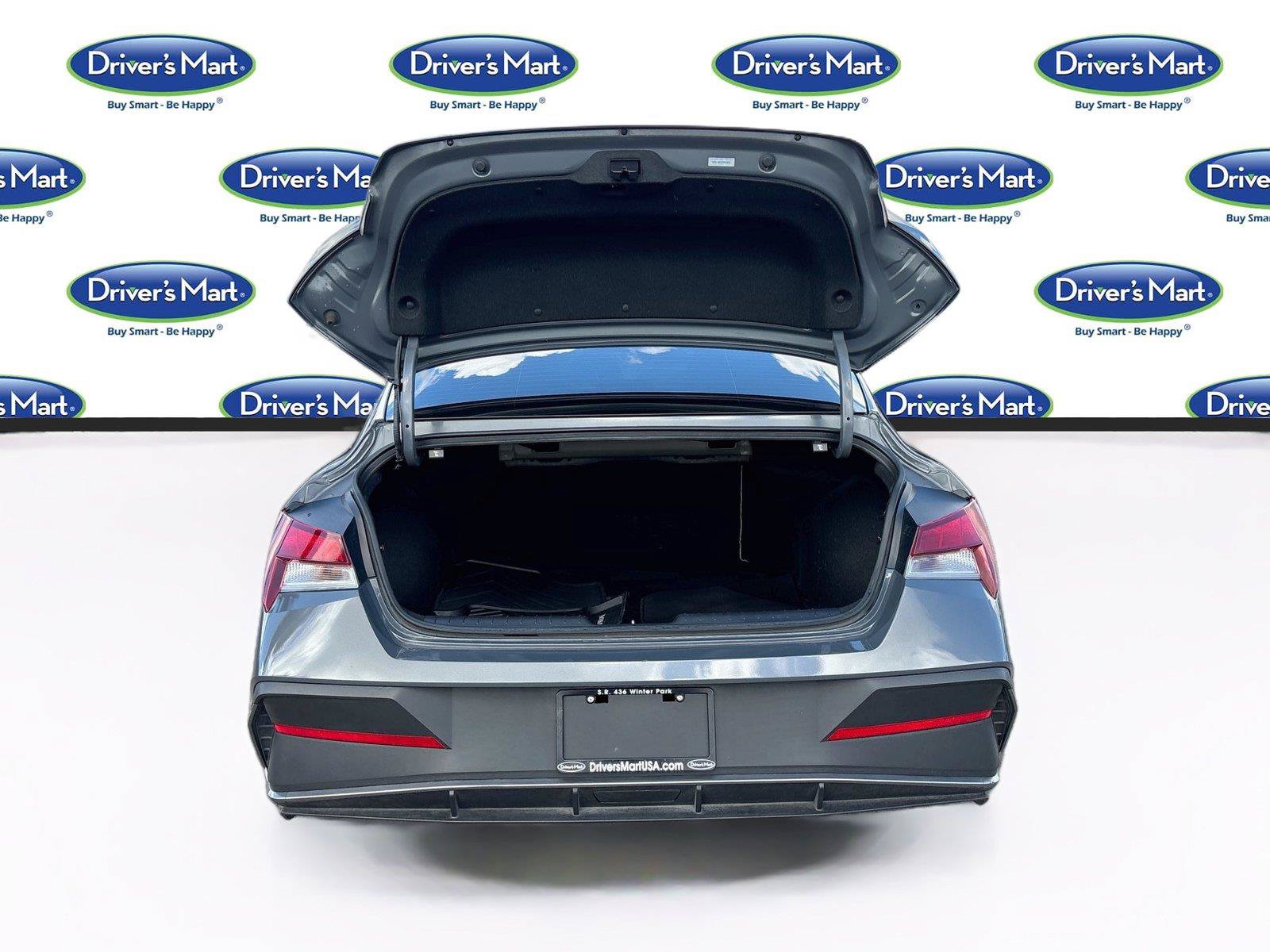 Used 2025 Hyundai Elantra SE FWD image 23