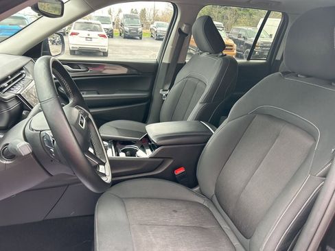 Used 2022 Jeep Grand Cherokee Laredo w/ Luxury Tech Group I image 10