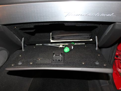 Used 2002 Ford Thunderbird image 22