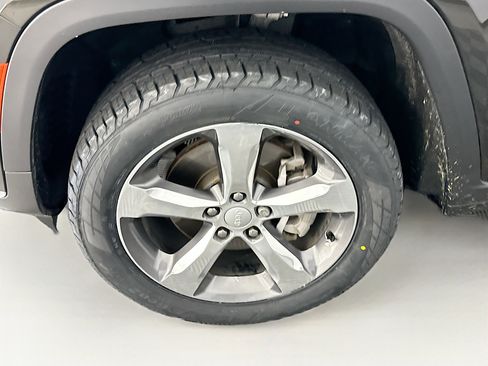 Used 2022 Jeep Grand Cherokee L Limited image 11