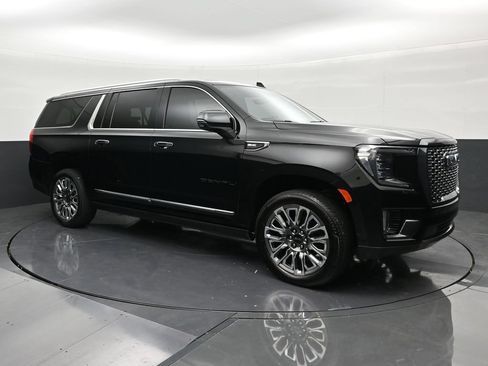Used 2023 GMC Yukon XL Denali Ultimate AWD/4WD image 7