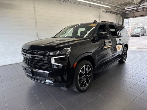 Used 2023 Chevrolet Suburban RST w/ Luxury Package AWD/4WD image 4