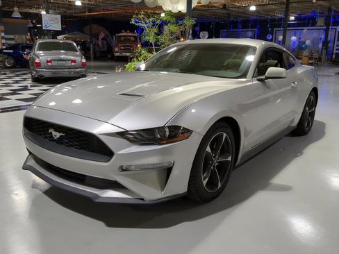 Used 2018 Ford Mustang Coupe image 1