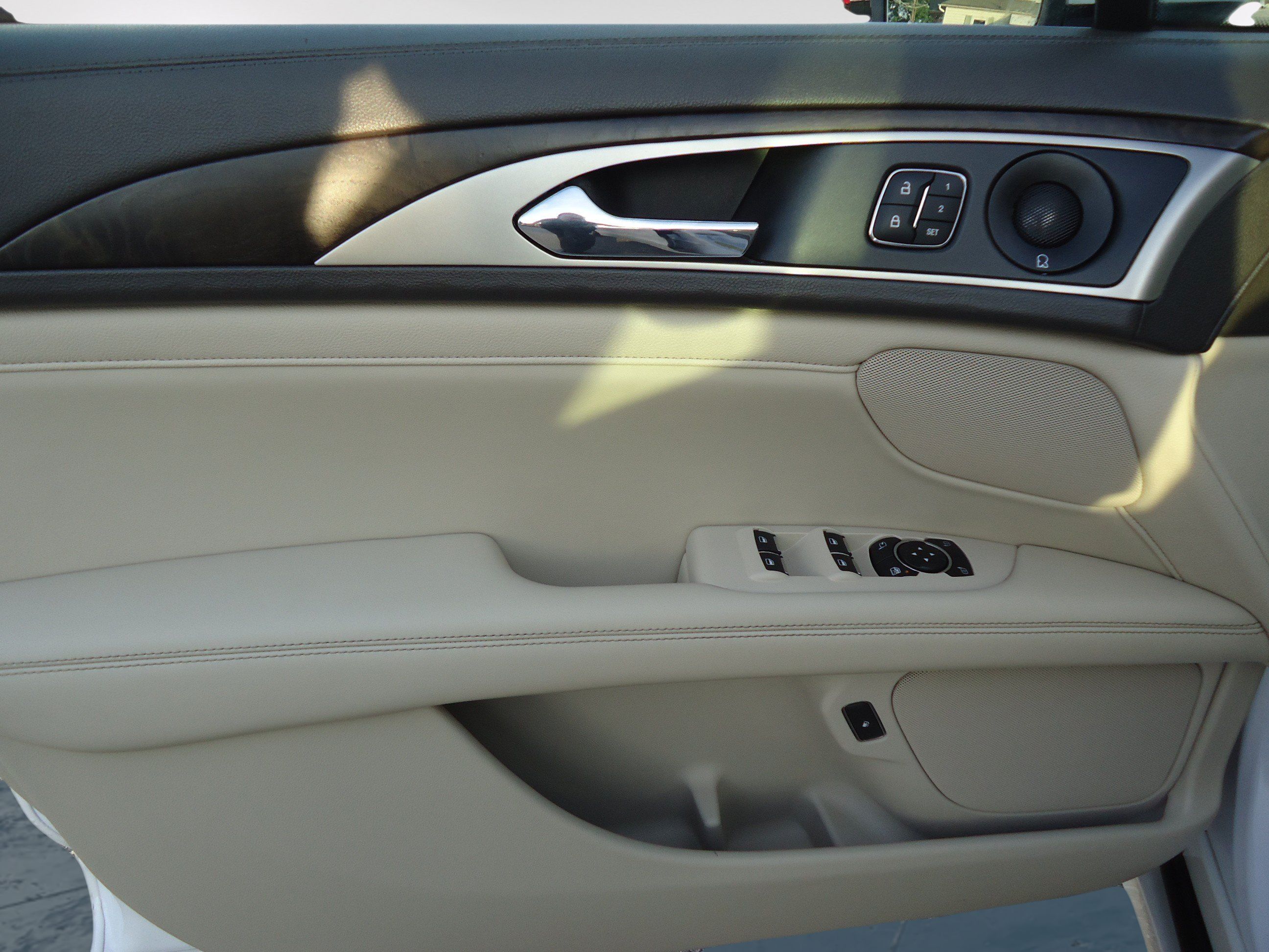 Used 2019 Lincoln MKZ Reserve w/ Reserve Plus Package FWD image 23